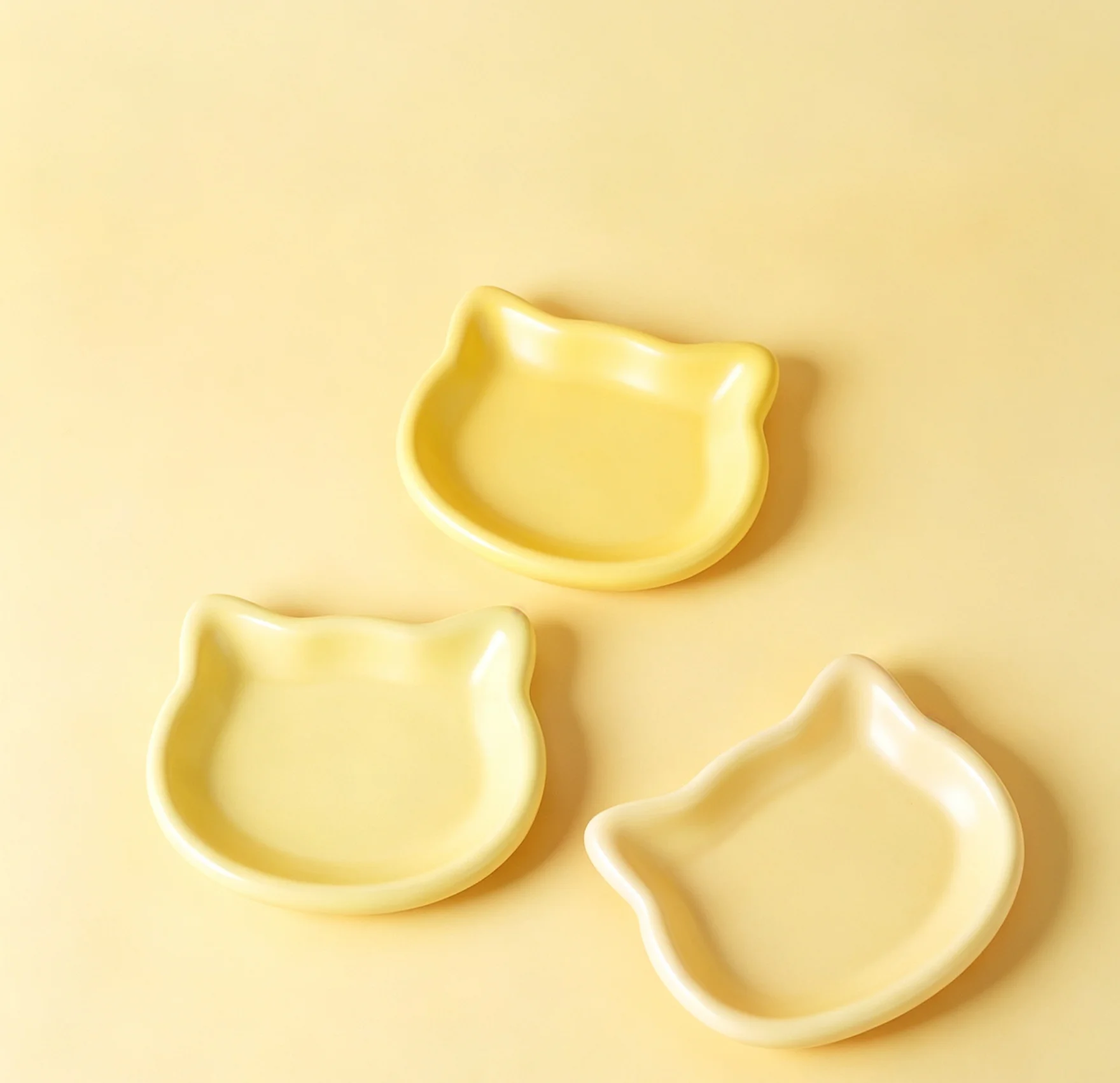 Assiettes jaunes