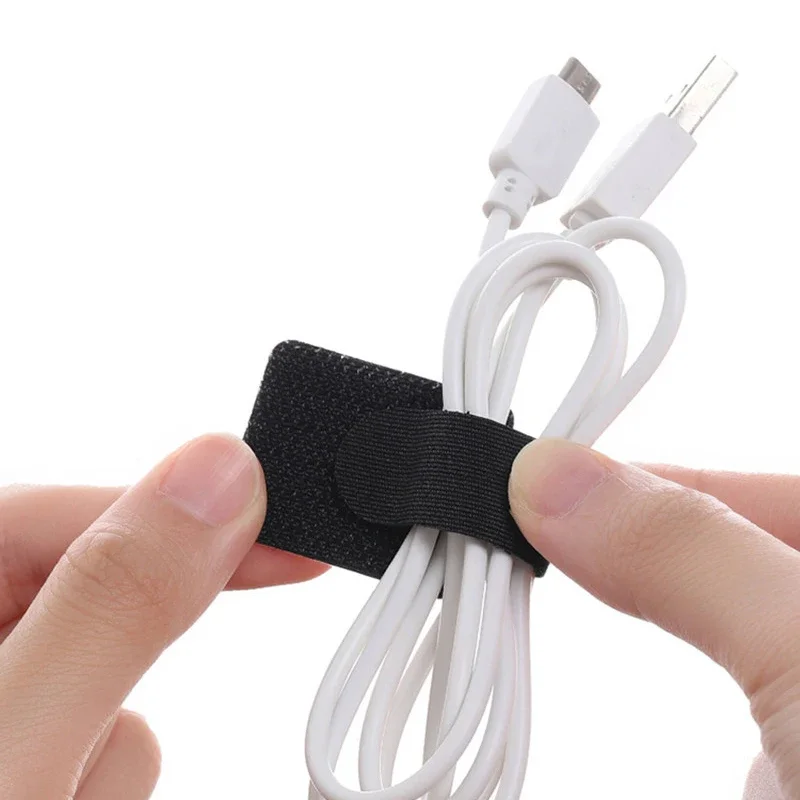 Attache autour d'un câble USB