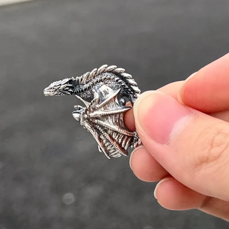 Bague en main