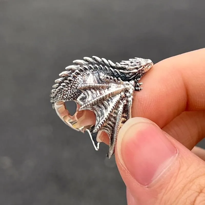 Bague en main
