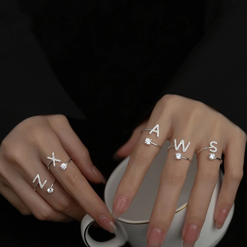Bagues lettres portées
