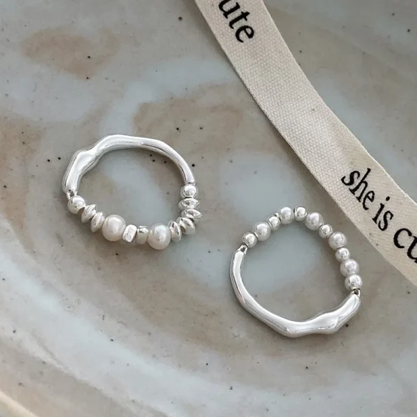 Bagues élastiques perles et métal ondulé, lot de 2