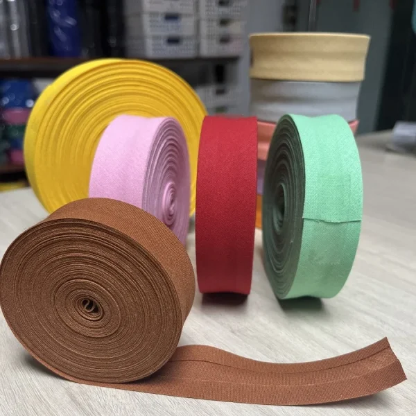 Rouleaux de biais en coton