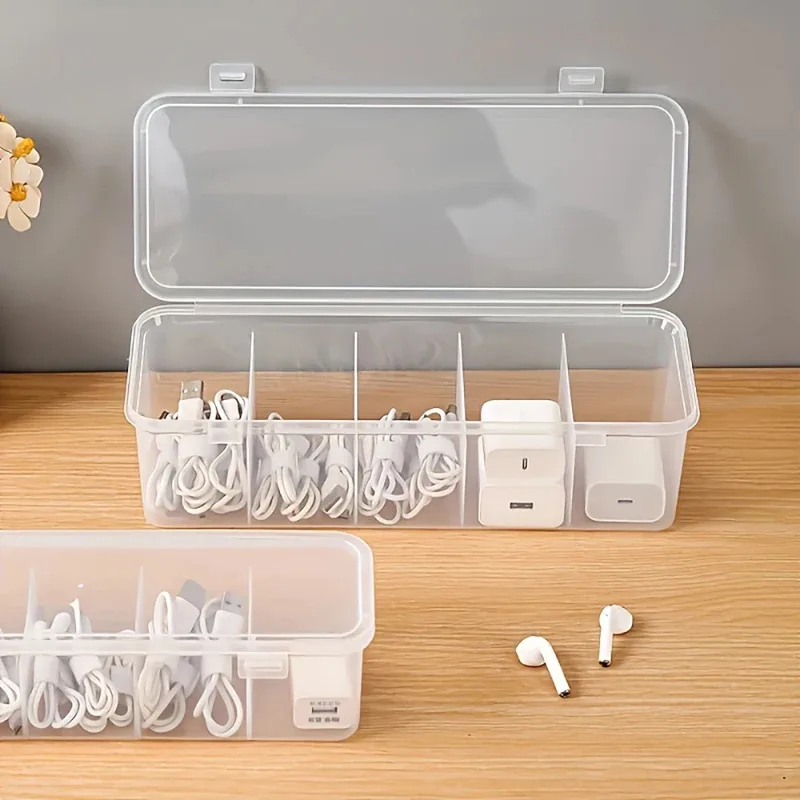 Boîtes avec câbles et chargeurs