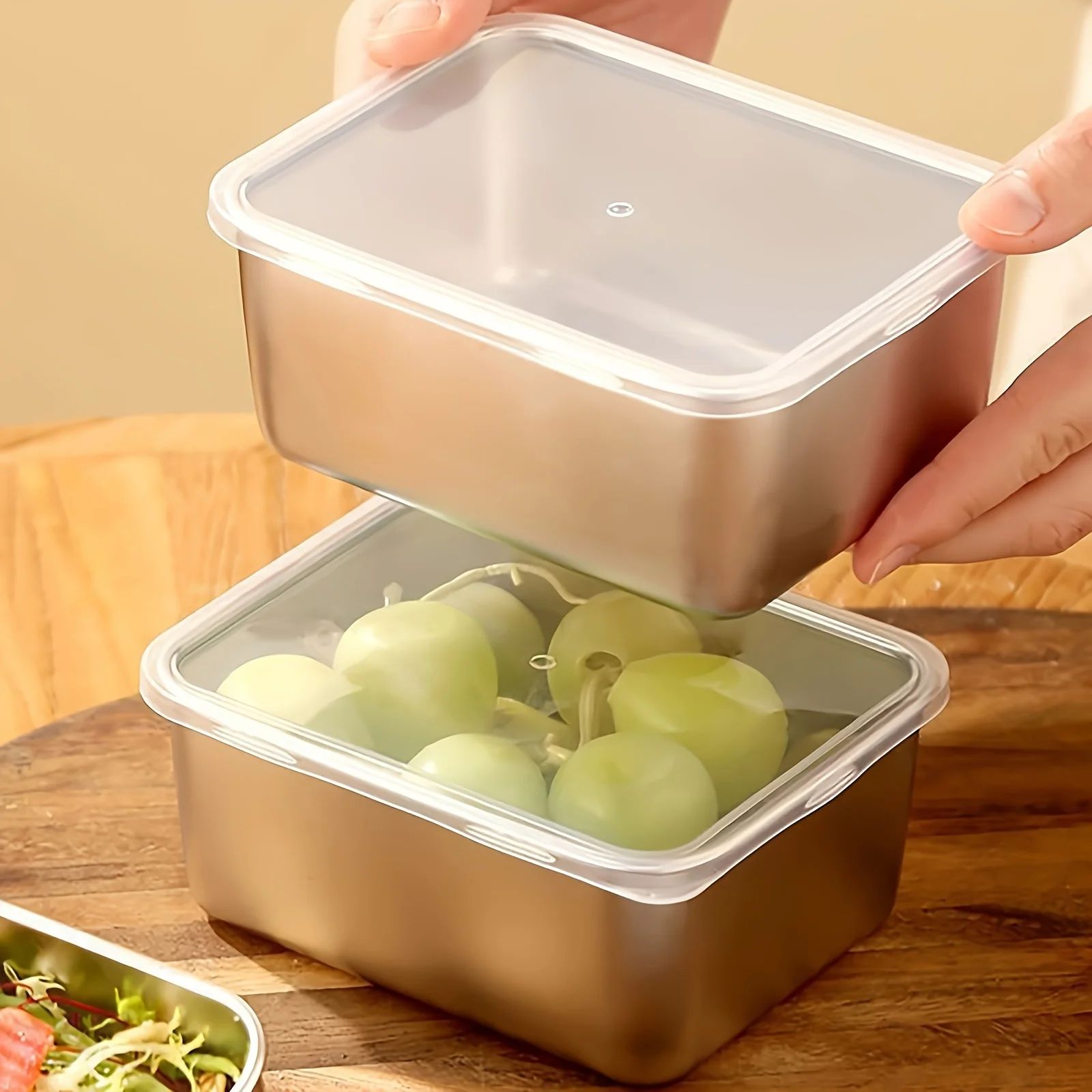 Boîtes en inox fermées par leur couvercle transparent