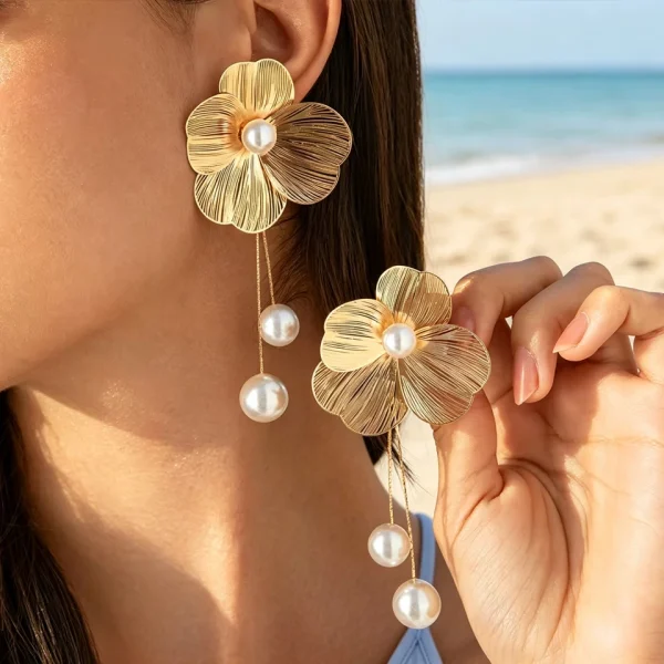 Boucles d'oreilles fleur dorée et pampilles perlées