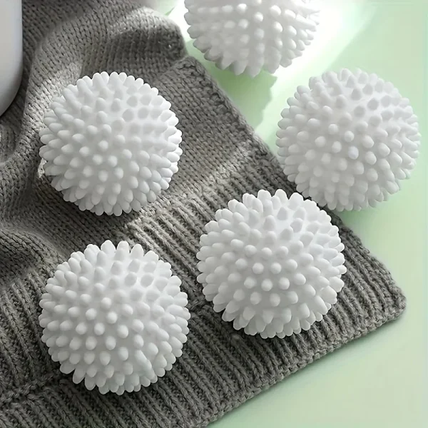 Boules blanches sur un plaid