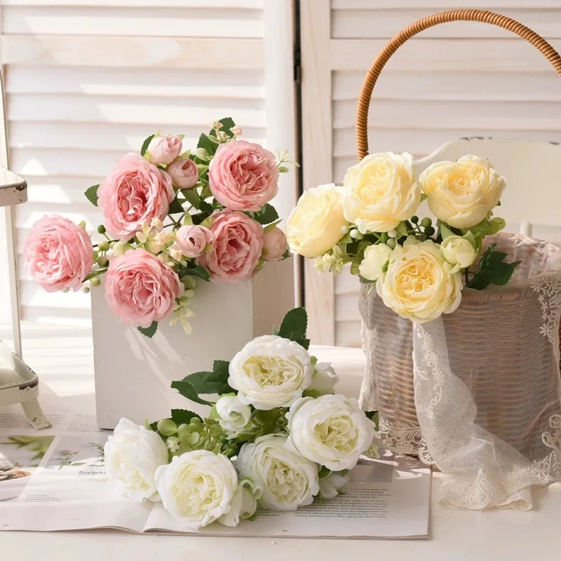 Bouquets roses, jaunes et blancs