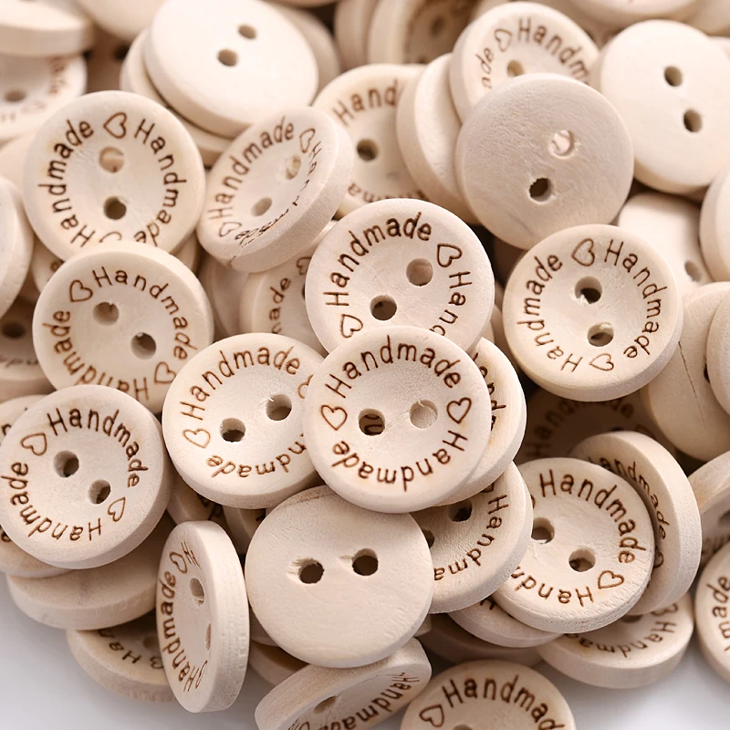 Boutons en bois gravés « Handmade »
