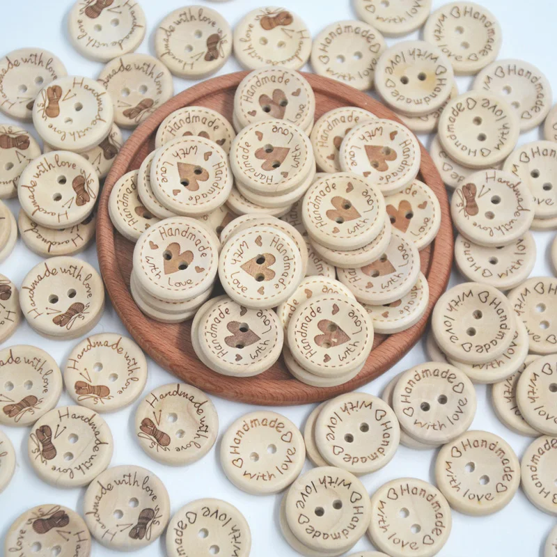 Boutons en bois à cœurs et nœuds