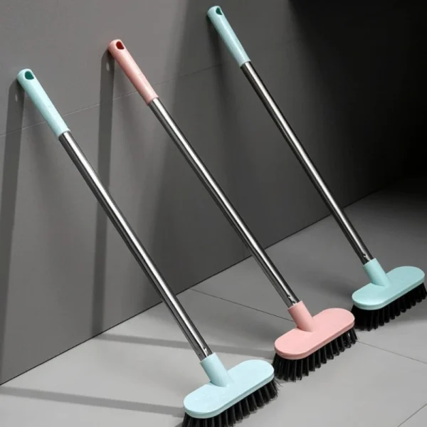 Brosse à récurer inclinée à long manche