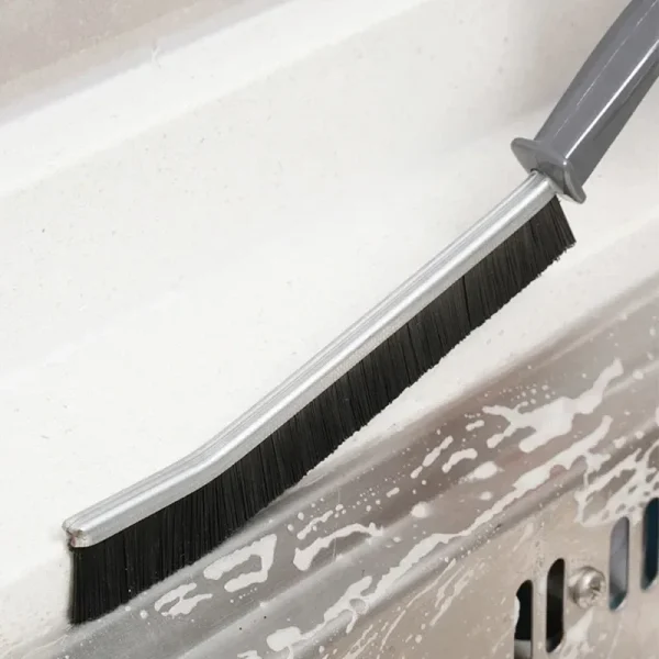Brosse au bord de l'évier