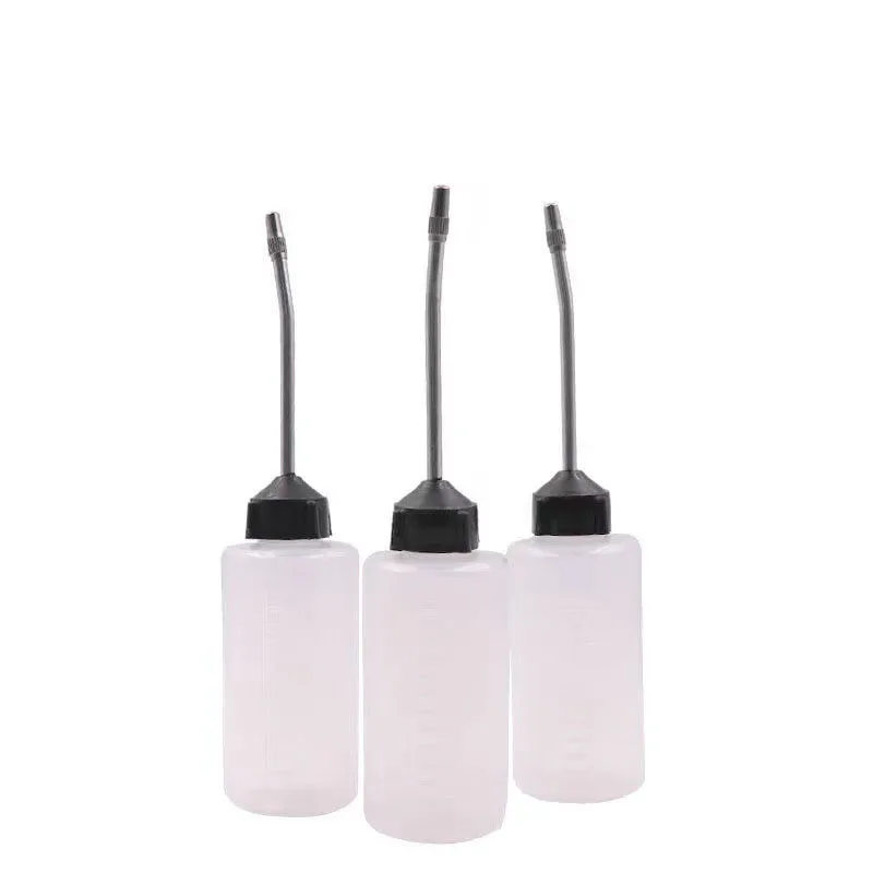 Trois burettes à bec long