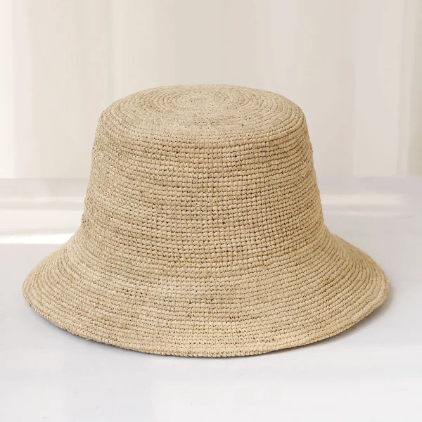 Chapeau bob en raphia crocheté