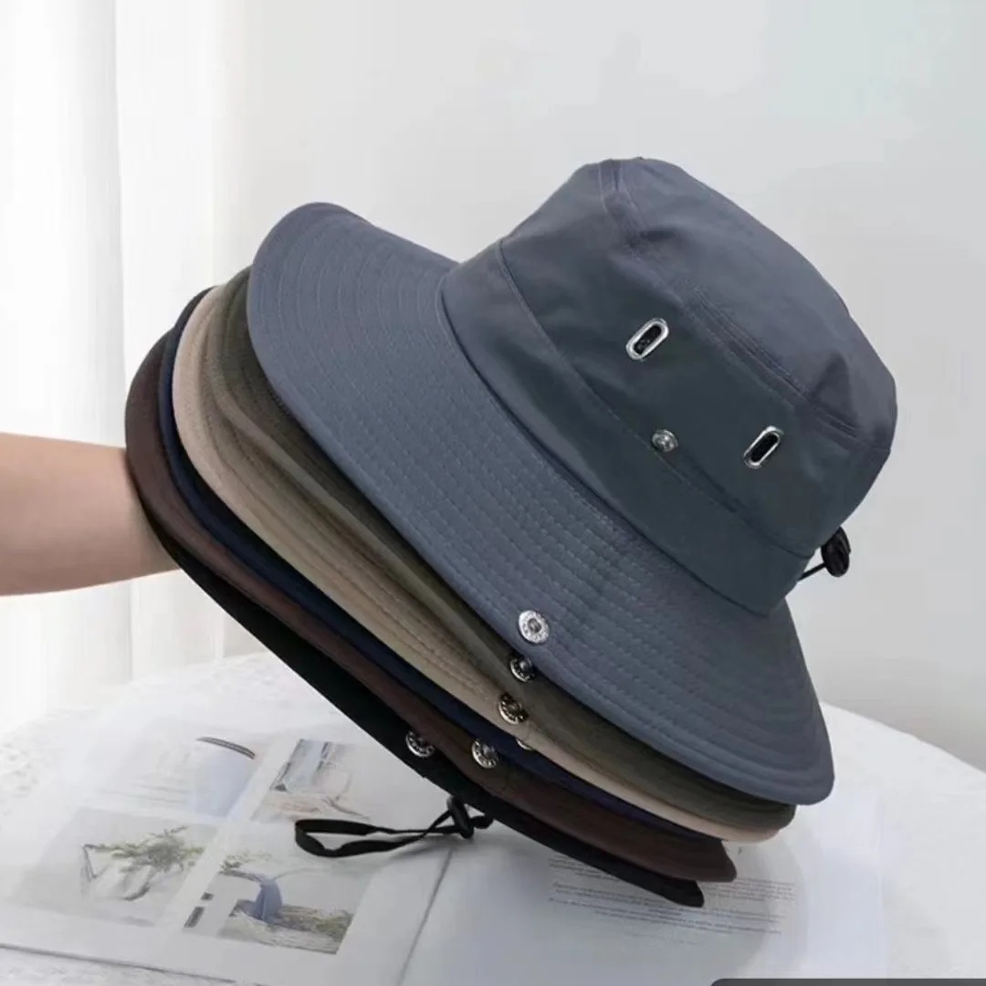 Chapeaux empilés