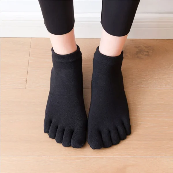 Chaussettes noires de face