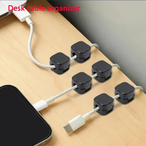 Clips de câble sur un bureau