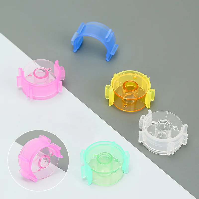Clips de canette sur canettes transparentes