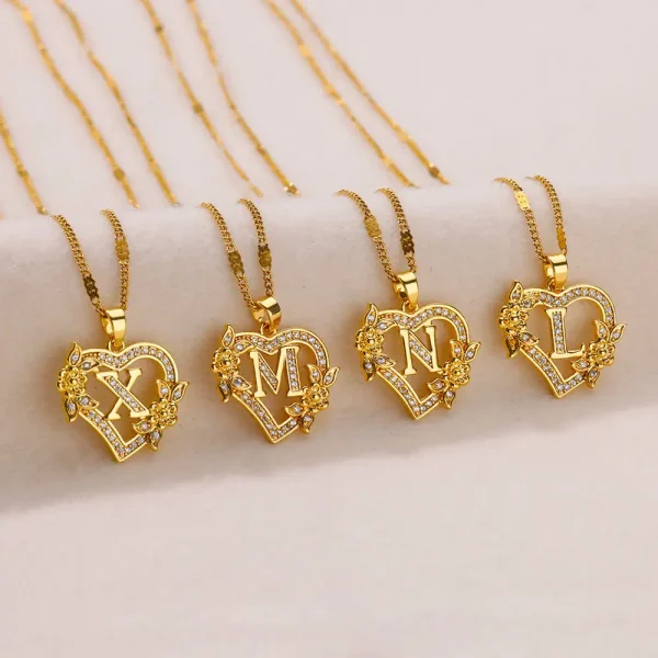 Collier cœur fleuri et initiale en zircons