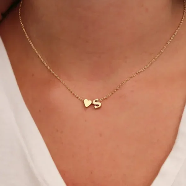 Collier cœur et initiale, doré ou argenté