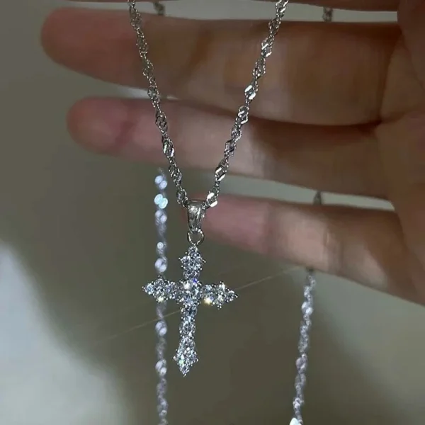 Croix sur la chaîne