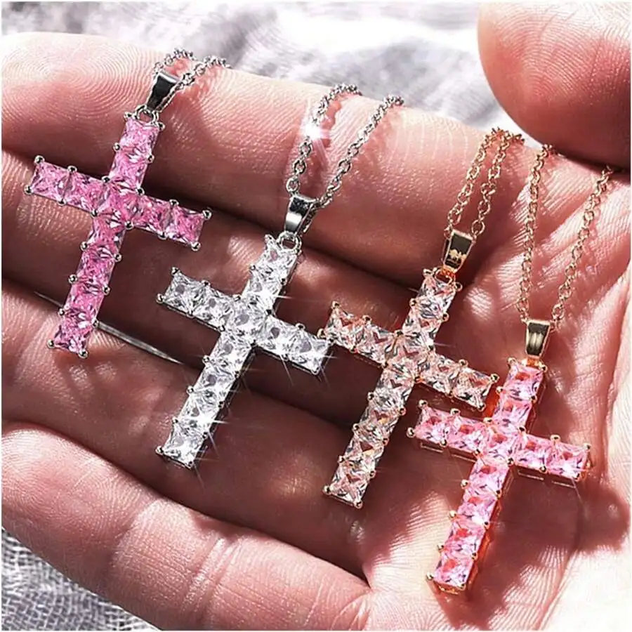 Croix en main
