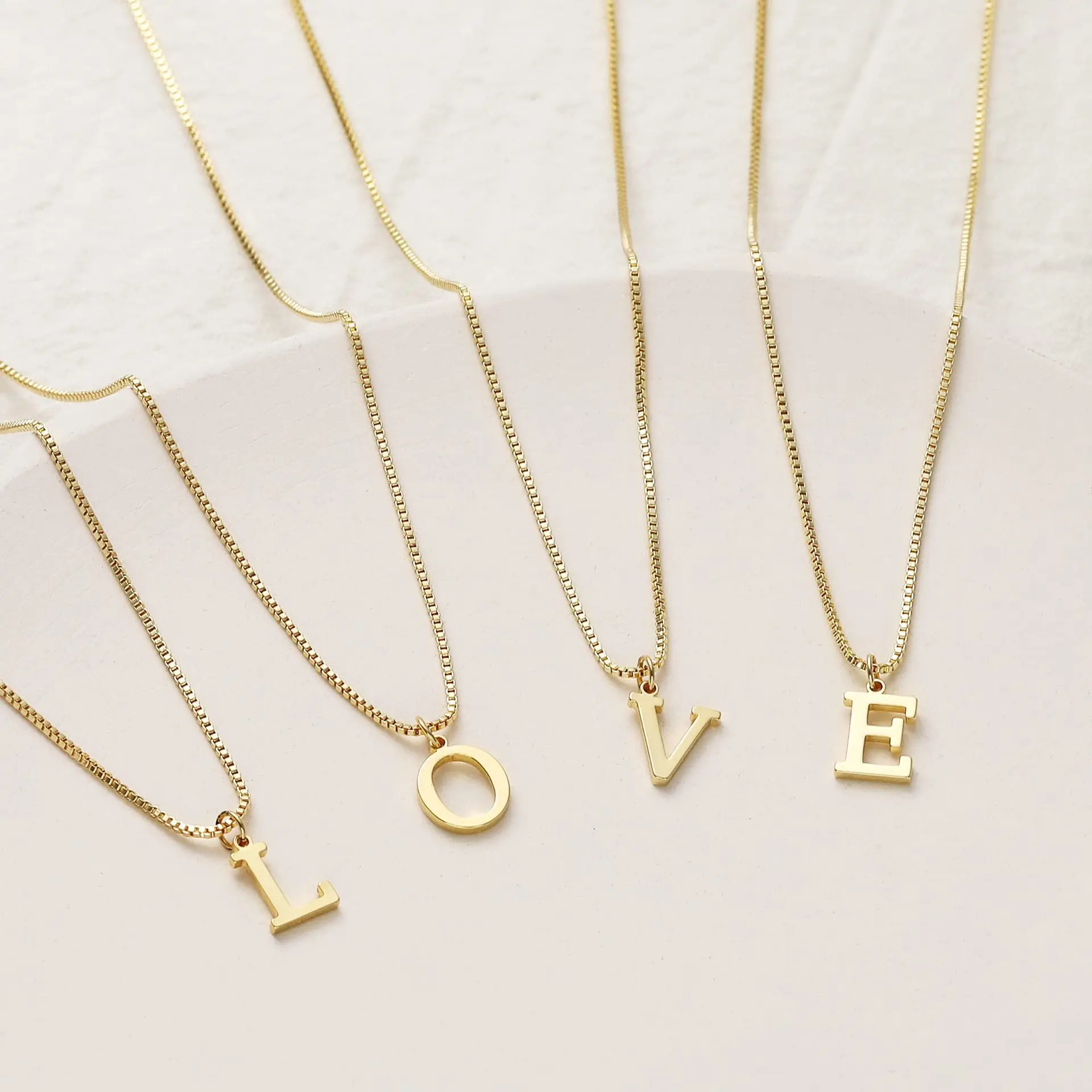 Lettres L, O, V, E