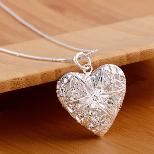 Collier médaillon cœur filigrane porte-photo