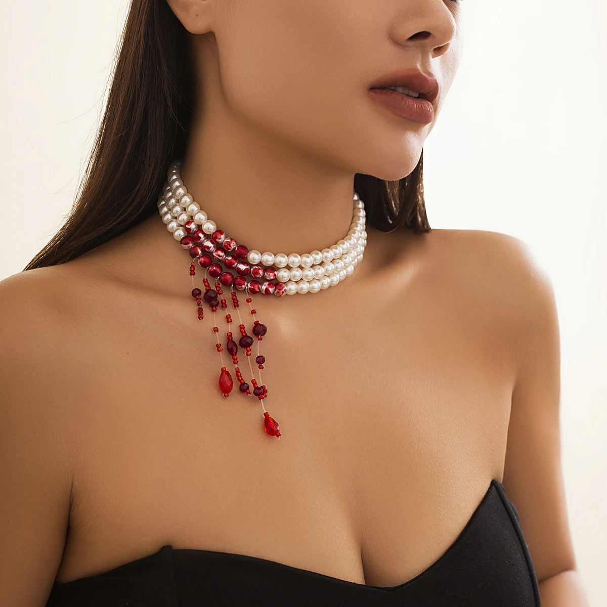 Collier porté de profil