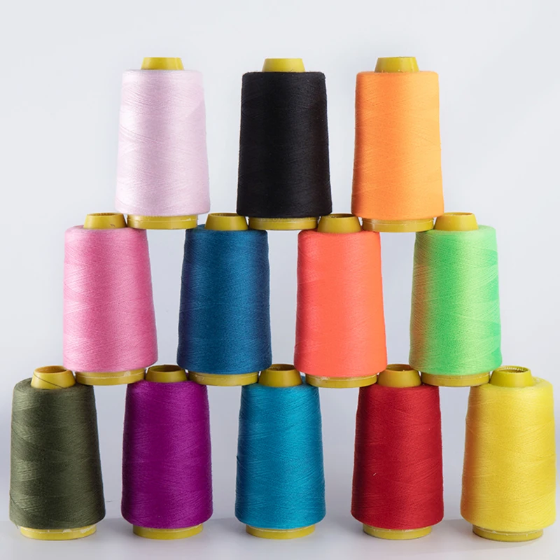 Pyramide de cônes de fil colorés