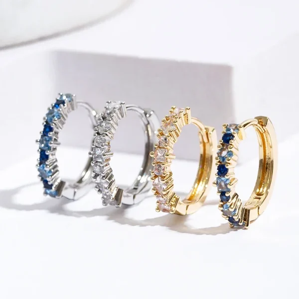 Créoles huggie serties de zircons