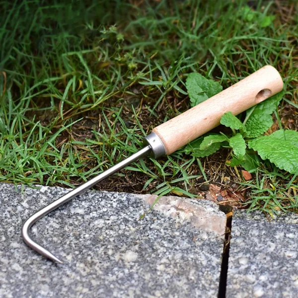 Crochet désherbeur à manche en bois