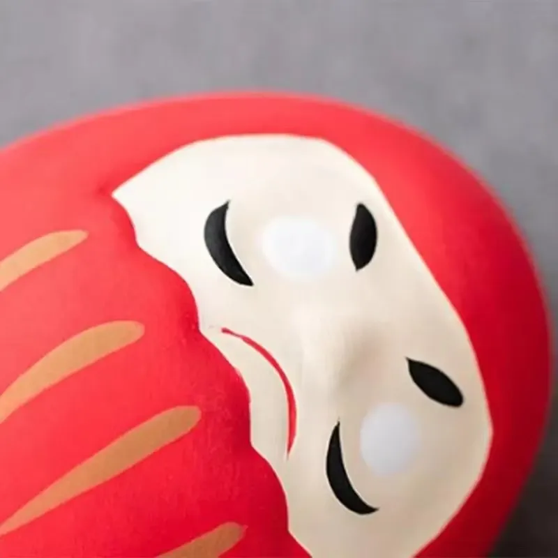 Visage du Daruma rouge