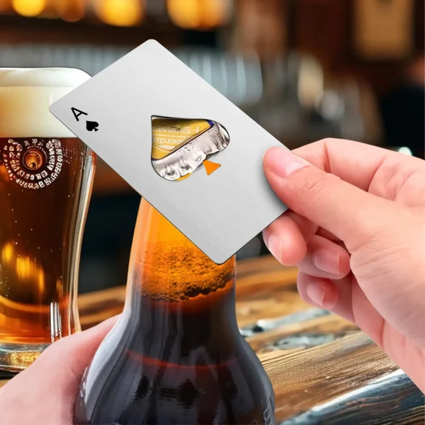 Ouvrir une bouteille avec le décapsuleur carte