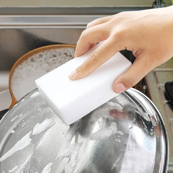 Nettoyage d'une casserole