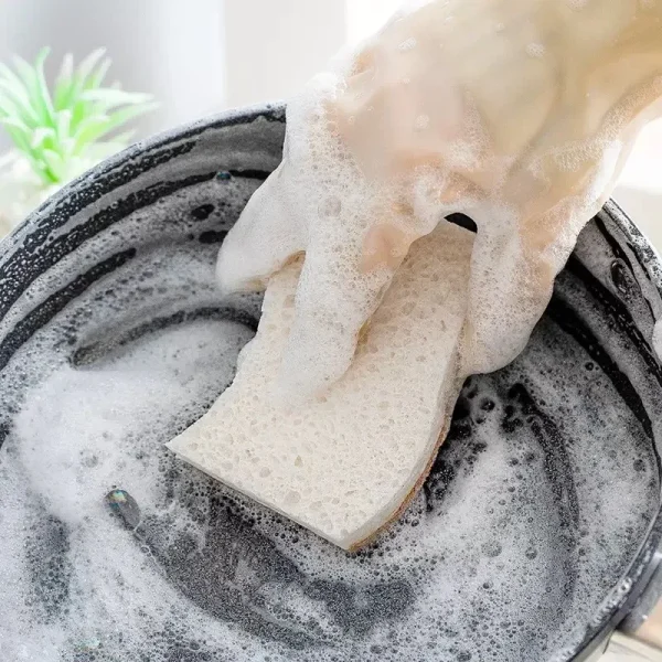 Éponge dans une casserole