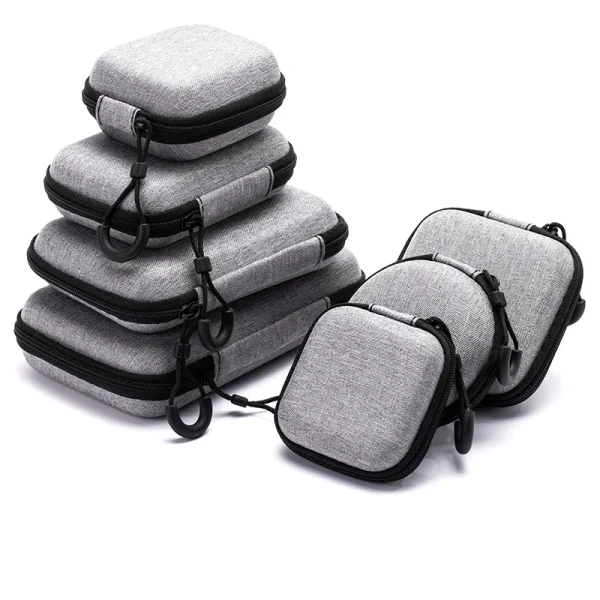 Étui rigide en tissu gris pour écouteurs et câbles