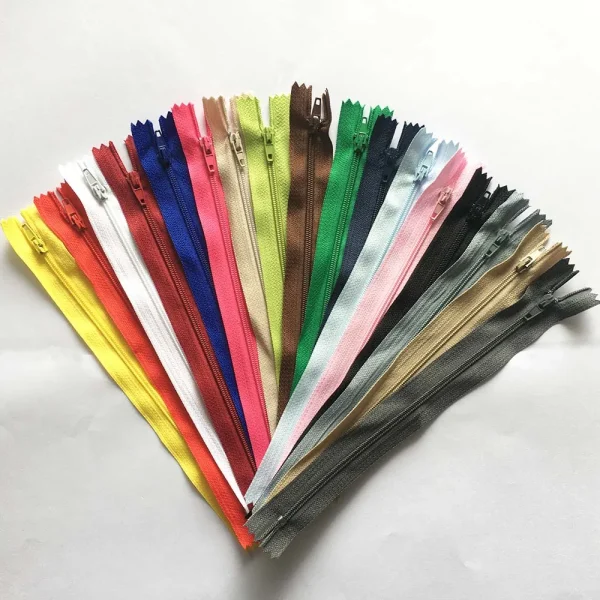 Fermetures éclair nylon de toutes couleurs en éventail