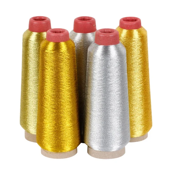 Fil métallisé brillant pour broderie machine, cône de 3200 m