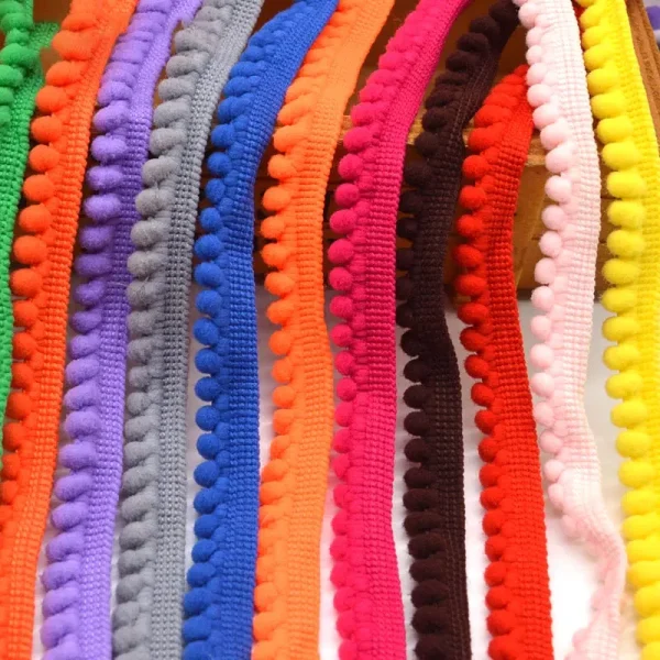 Galons à pompons colorés
