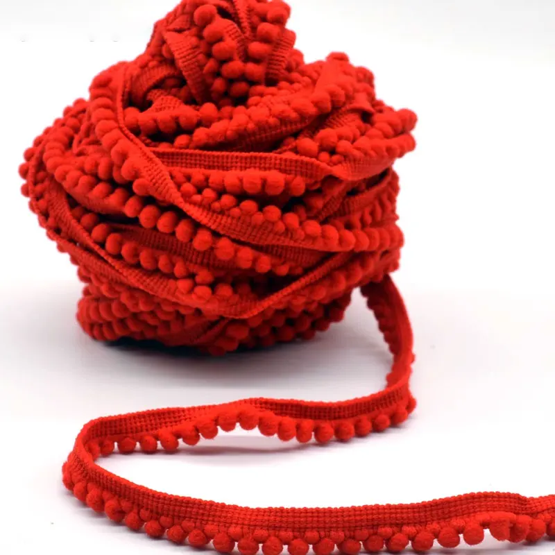 Écheveau de galon à pompons rouge