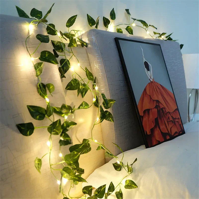 Guirlande au-dessus d'une tête de lit