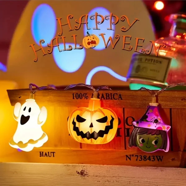 Guirlande d'Halloween sur une caisse en bois