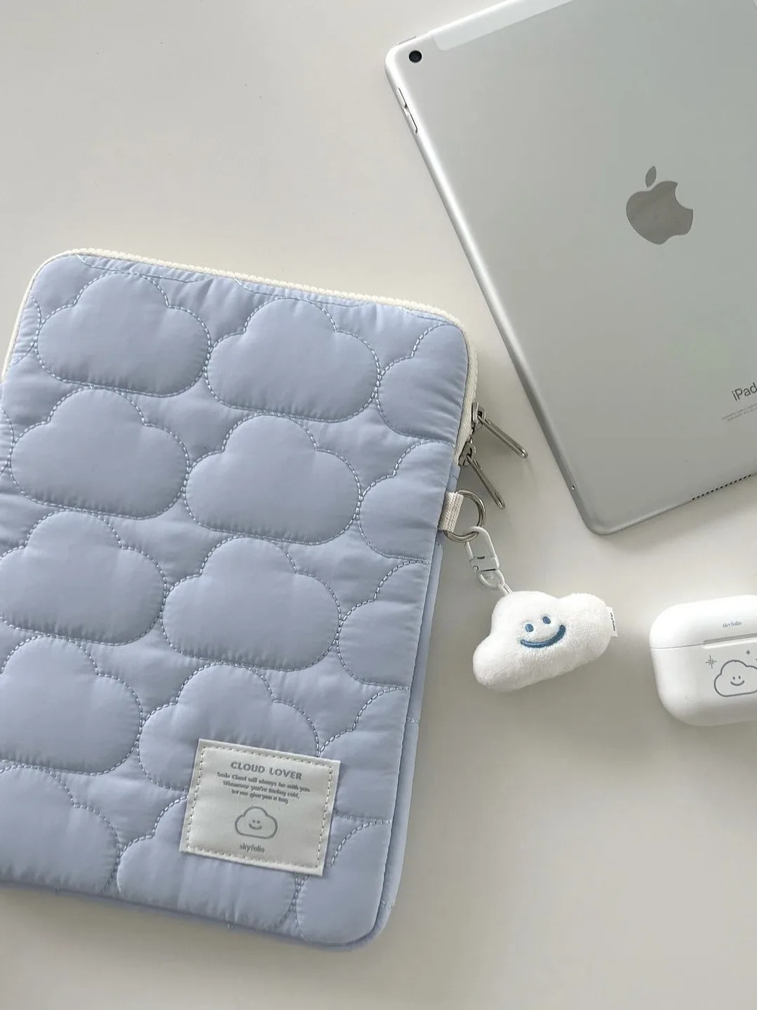 Housse matelassée nuage pour tablette ou ordinateur