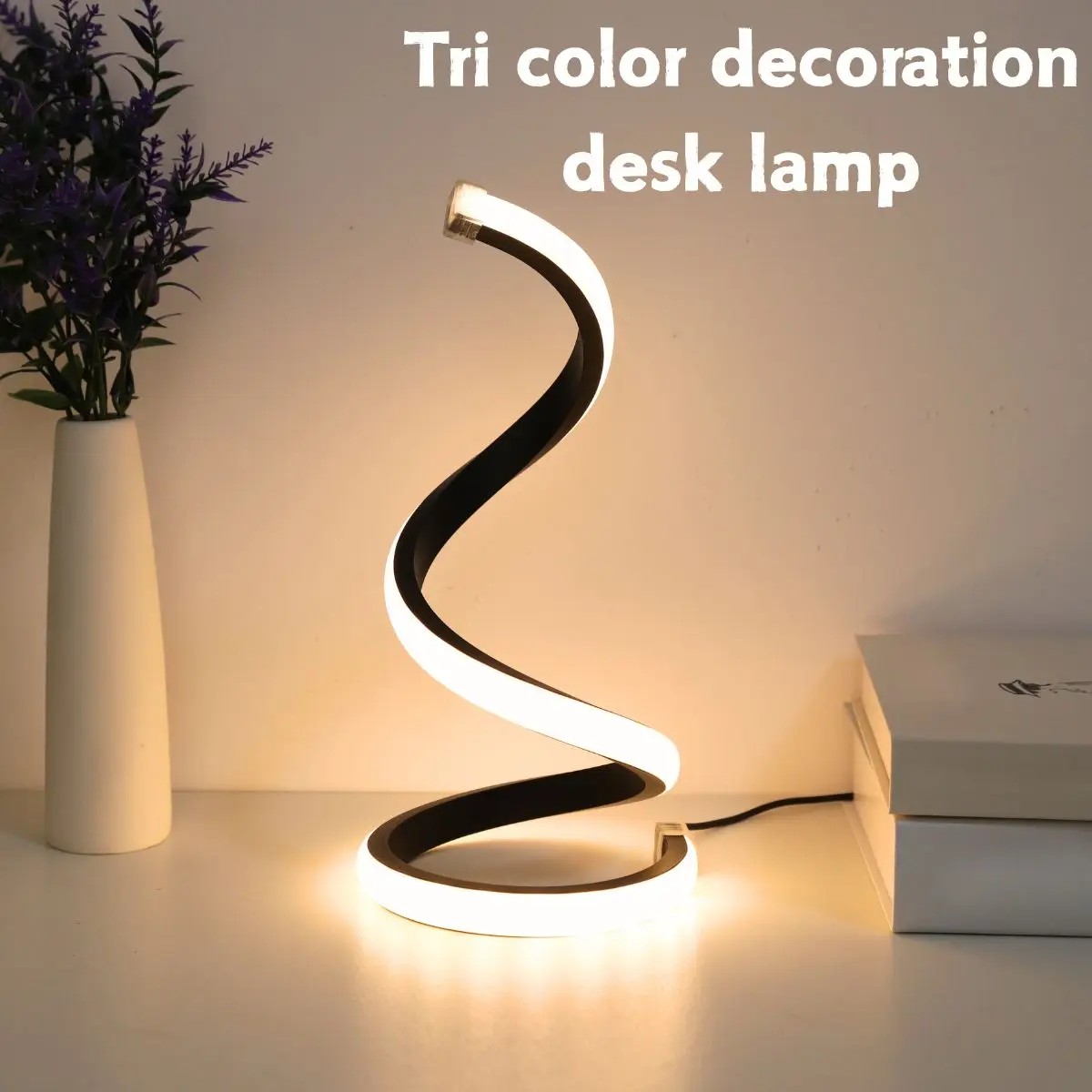 Lampe spirale allumée en blanc chaud