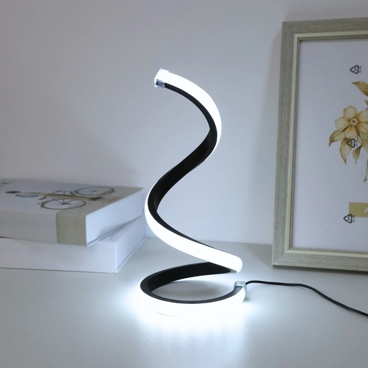 Lampe spirale en lumière blanche
