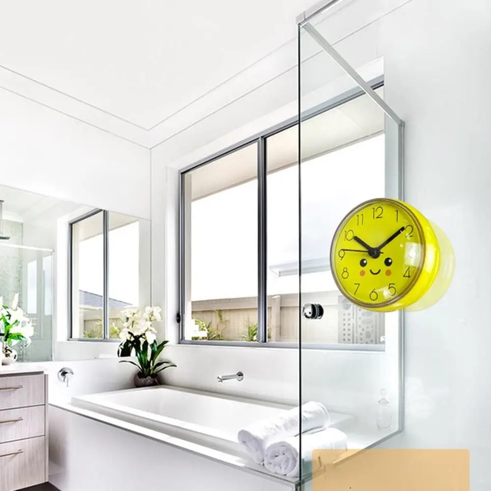 Horloge sur une paroi de douche
