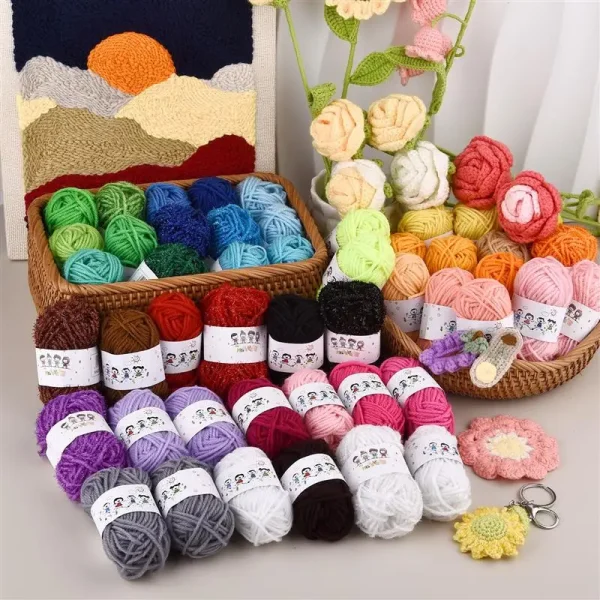 Mini pelotes et paysage au punch needle