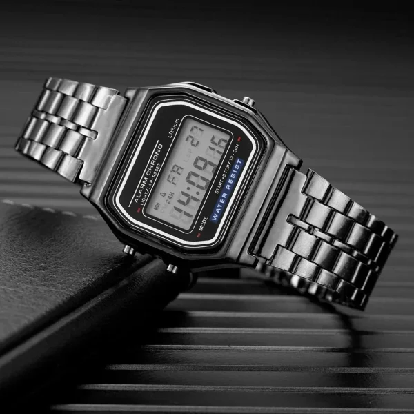 Montre digitale rétro noire