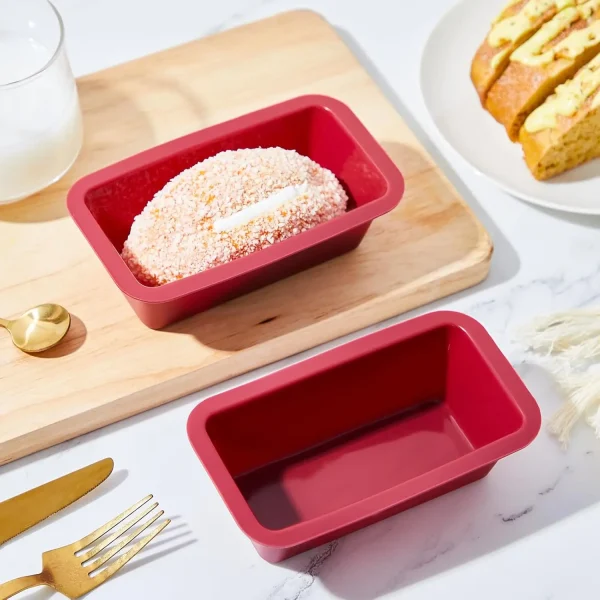 Moule à cake en silicone avec un pain